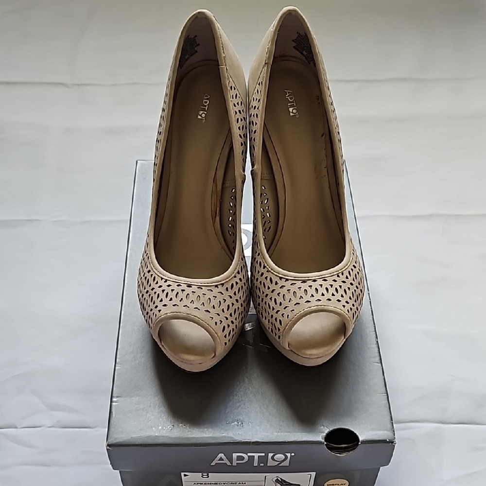 Apt. 9 Women's Beige Peep Toe Heels